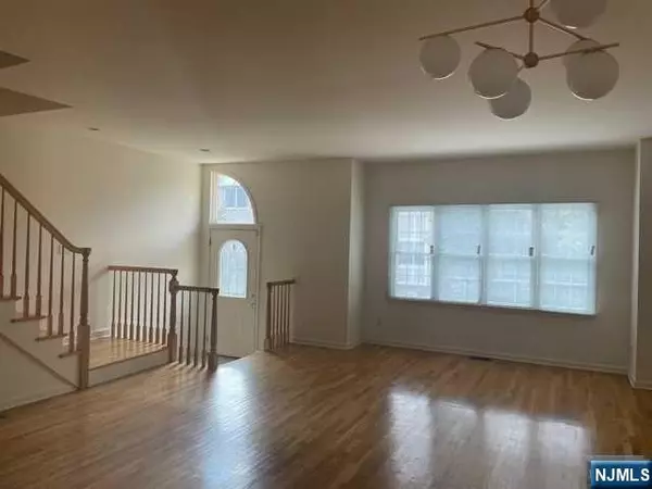 Cresskill, NJ 07626,105 Stonegate