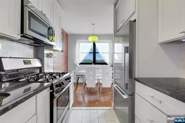 Hackensack, NJ 07601,25 Grand AVE #7B