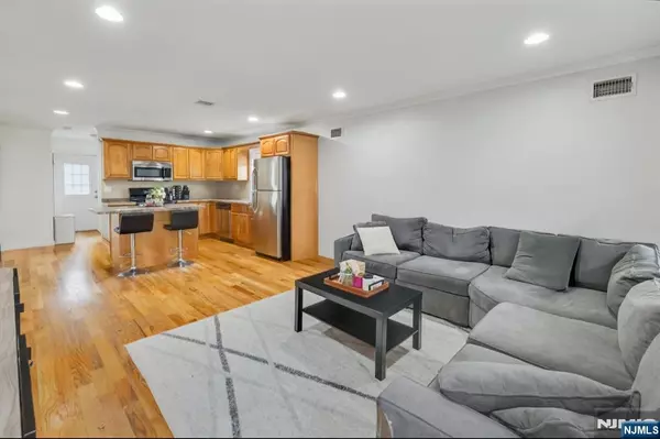 Saddle Brook, NJ 07663,502 Sylvan ST