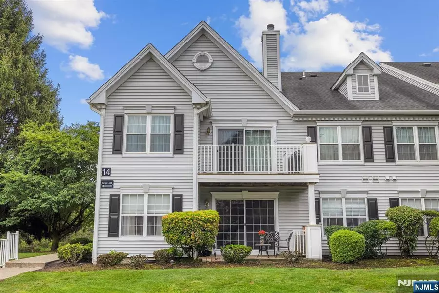 1430 Magnolia LN, Branchburg, NJ 08876