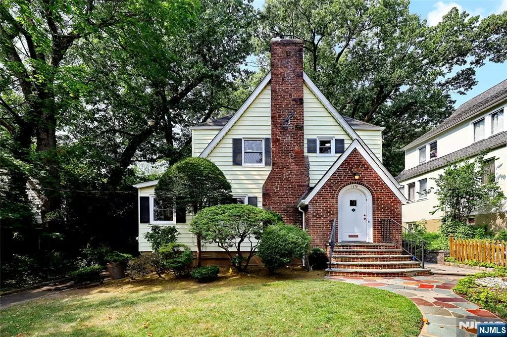 Teaneck, NJ 07666,1272 E Laurelton Pkwy