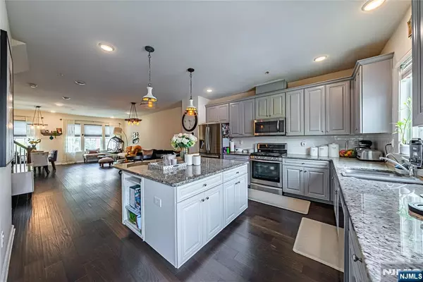 Wood Ridge, NJ 07075,68 Wesmont DR #3803