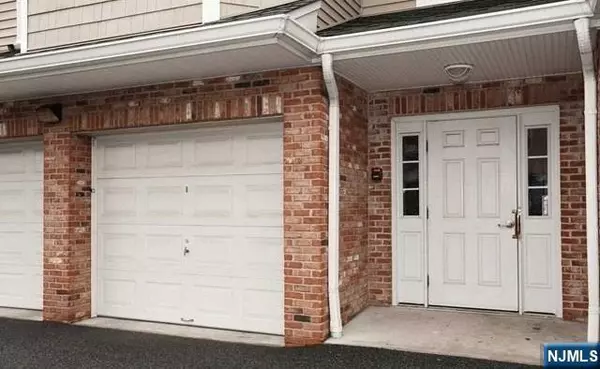Palisades Park, NJ 07650,270 Grand AVE #4C