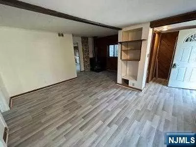 Wyckoff, NJ 07481,161 Ralph AVE