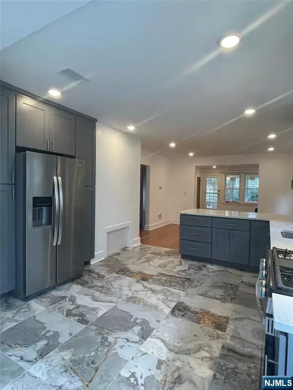 Midland Park, NJ 07432,134 Highland AVE #1