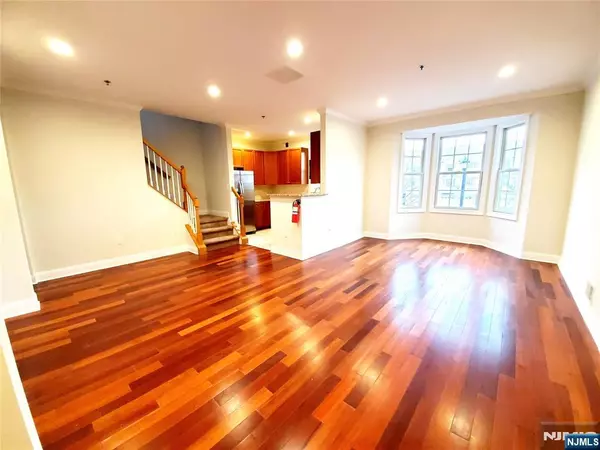 Ridgefield Park, NJ 07660,67 Birch ST #310
