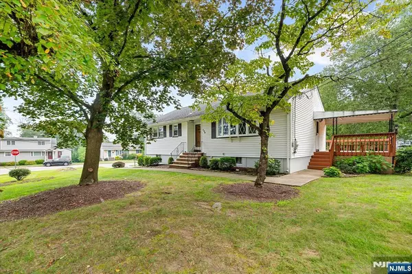 Bloomingdale, NJ 07403,120 Knolls RD