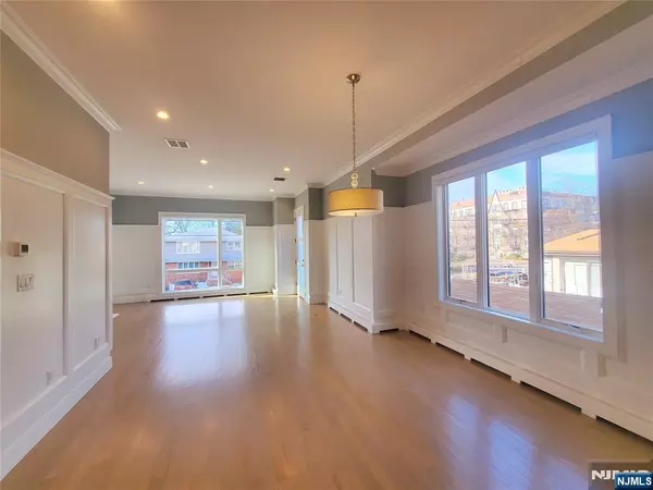Palisades Park, NJ 07650,336A Highland AVE