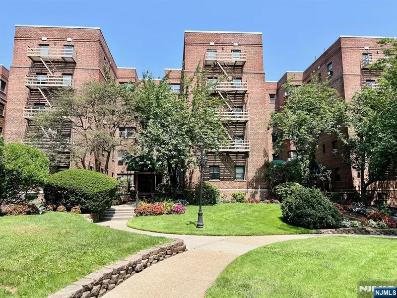 2337 Hudson TER #C11, Fort Lee, NJ 07024