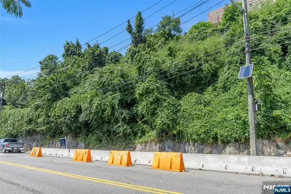 Weehawken, NJ 07086,55 Hackensack Plk RD