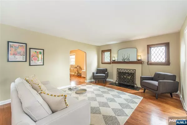 West Orange, NJ 07052,21 Burnett TER