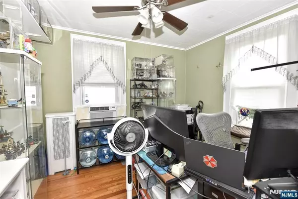 Hawthorne, NJ 07506,10 Ethel AVE
