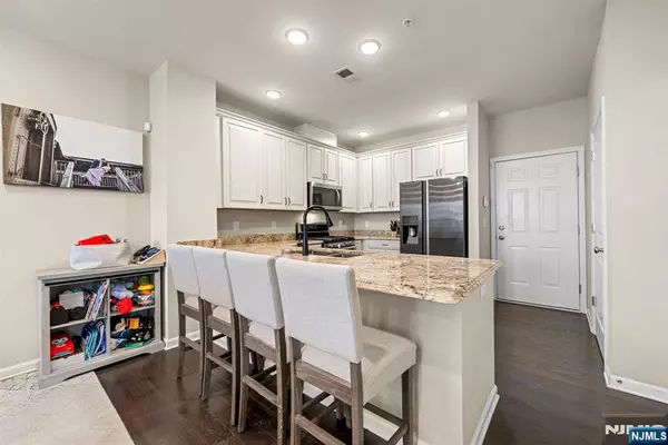 Wood Ridge, NJ 07075,102 Wesmont DR #3912