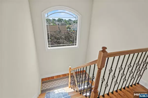 Lyndhurst, NJ 07071,731 Stuyvesant AVE #2