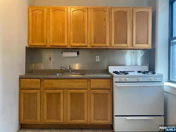 Harrison, NJ 07029,208-210 Harrison AVE #APT9