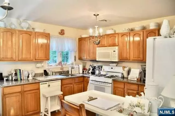 Ridgewood, NJ 07450,64 Garfield PL #A