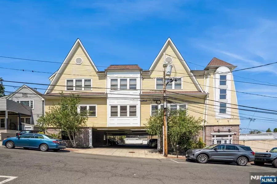 22 Sylvan ST #3B, Rutherford, NJ 07070