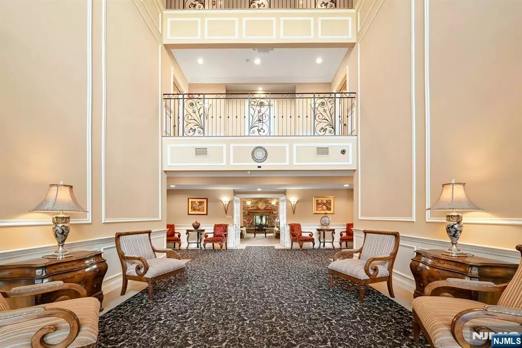 Cresskill, NJ 07626,5 Tenakill Park #316