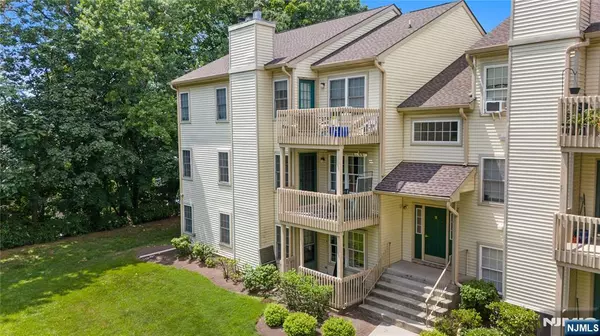 Clifton, NJ 07014,11 Evergreen