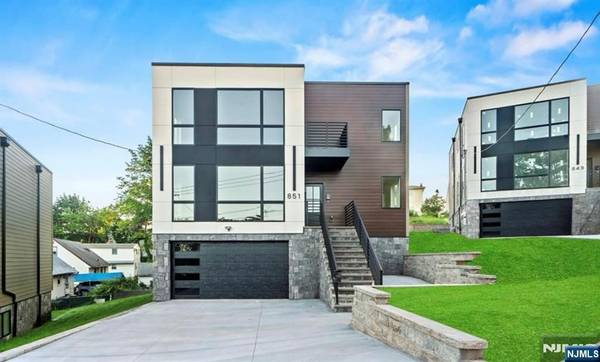 851 Pleasantview TER #2, Ridgefield, NJ 07657