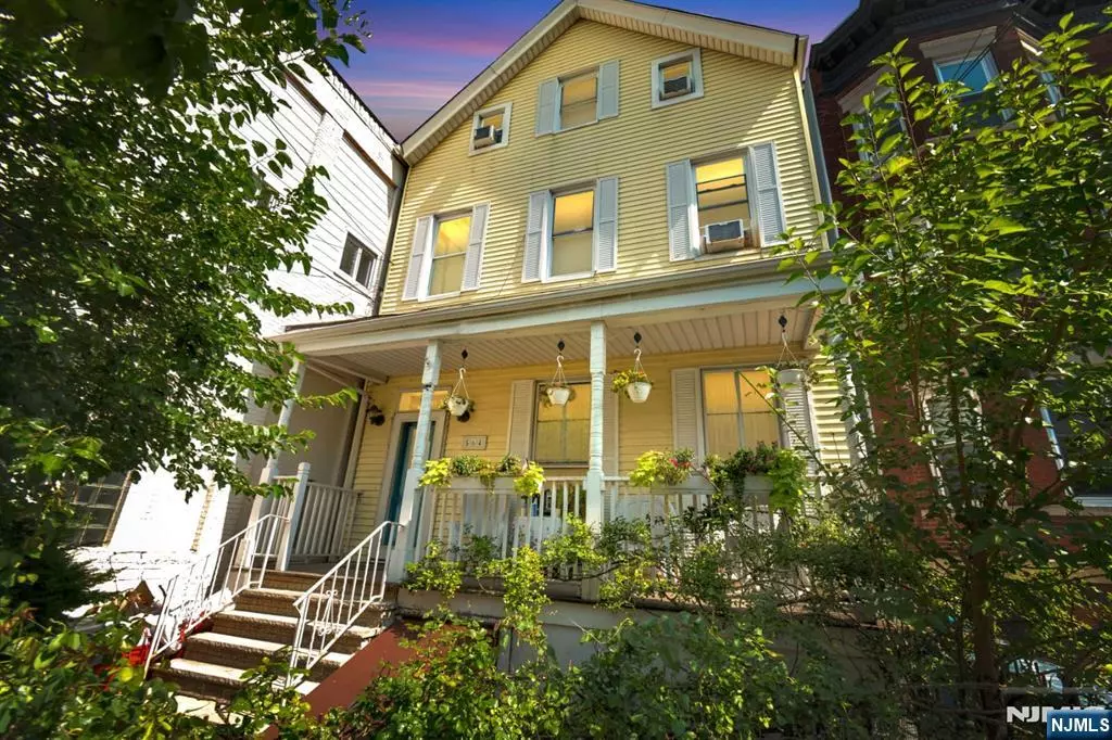 Weehawken, NJ 07086,564 Hudson AVE