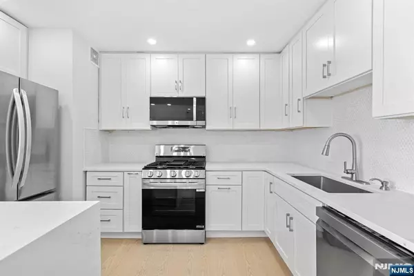 Jersey City, NJ 07310,45 River DR #3114