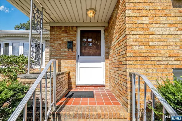 541 Hilltop TER, Cliffside Park, NJ 07010