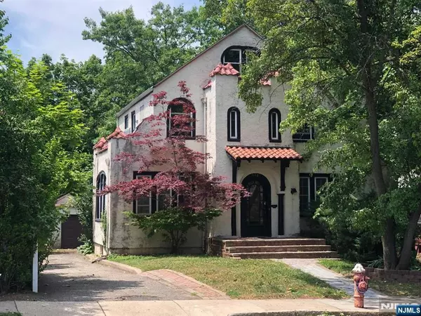 982 Queen Anne RD, Teaneck, NJ 07666
