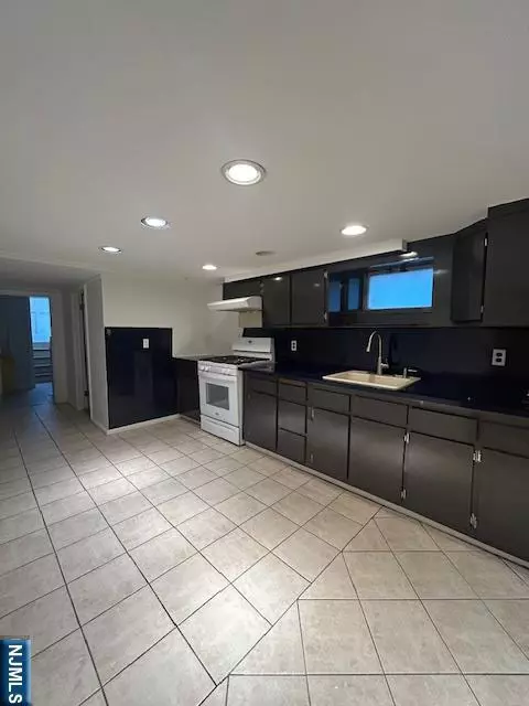 Fairview, NJ 07022,378 Park AVE #Gr Fl/Base