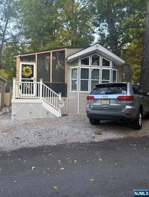 Sussex, NJ 07461,43 Dogwood VLG