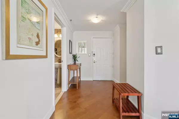 Fort Lee, NJ 07024,100 Old Palisade RD #3205