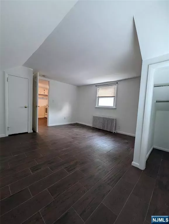 Little Ferry, NJ 07643,26 Brandt ST