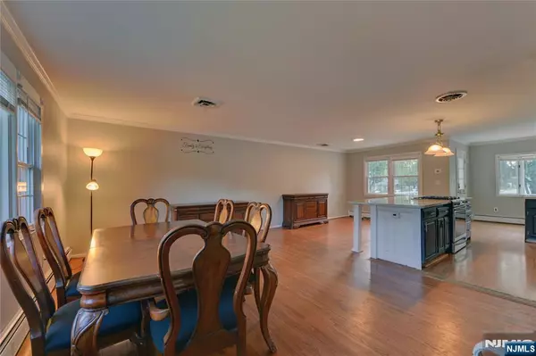 Pequannock Township, NJ 07444,23 Van Ness AVE
