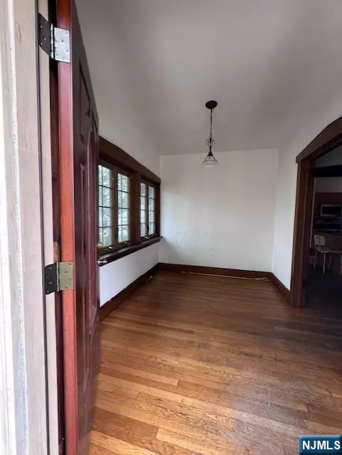Clifton, NJ 07011,185 Washington AVE
