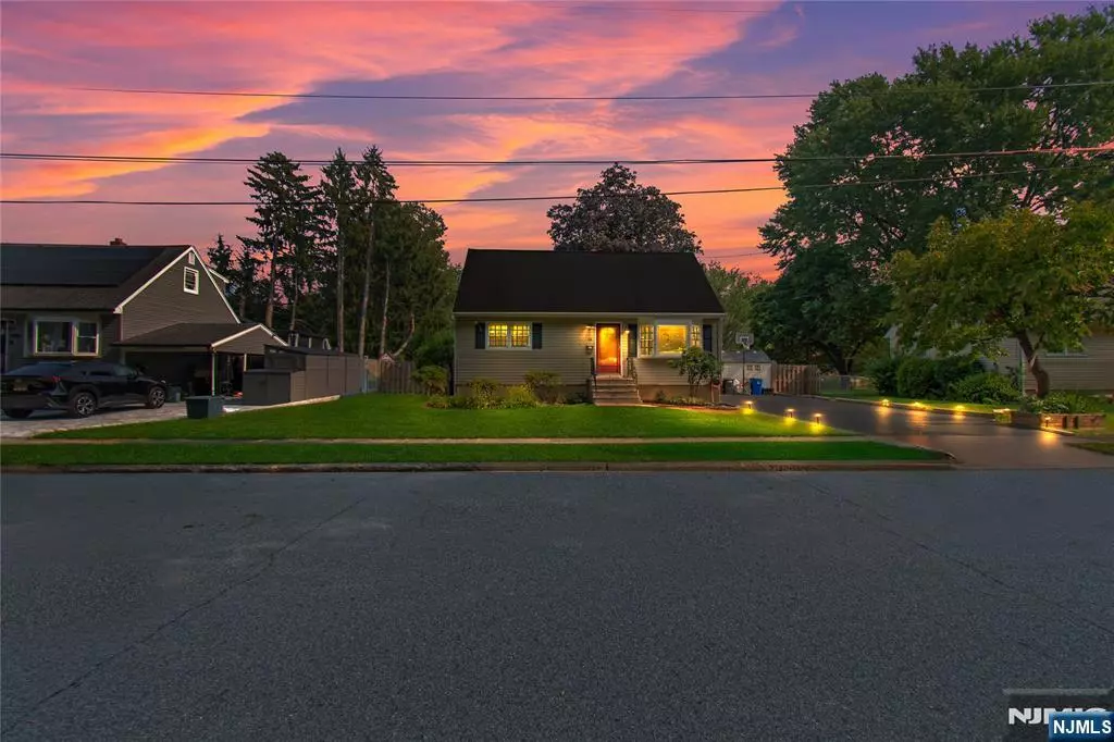 Pompton Lakes, NJ 07442,64 Barbara DR