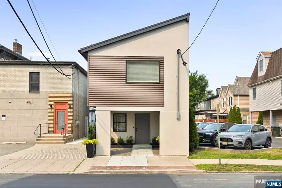 30 Franklin PL #1, Rutherford, NJ 07070