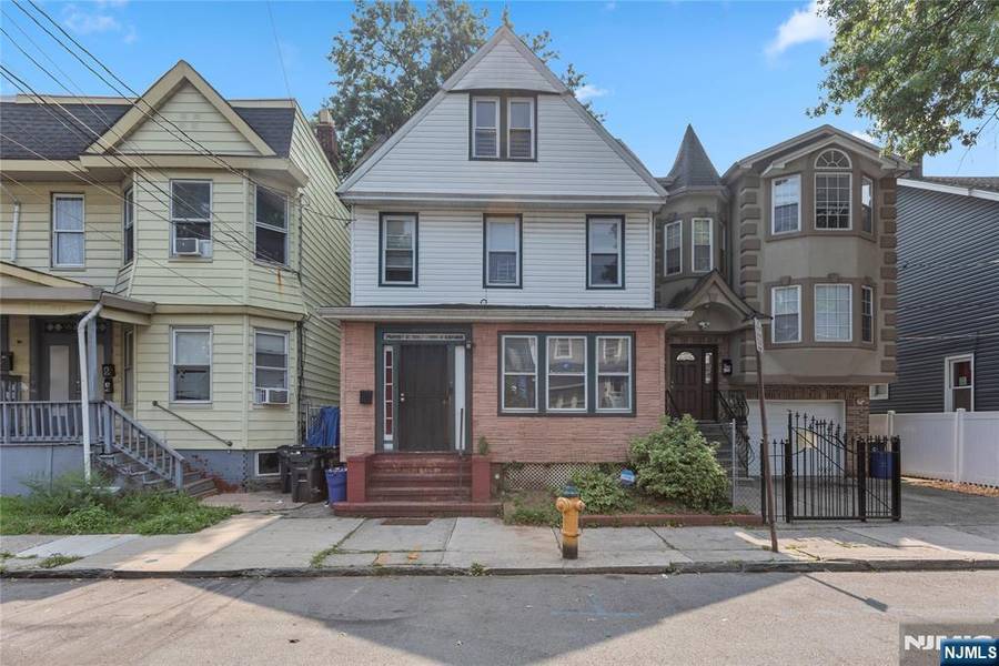 42 Mead ST, Newark, NJ 07106