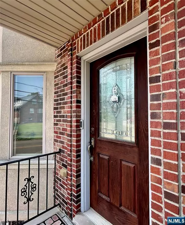 Palisades Park, NJ 07650,322 E Palisades BLVD #B