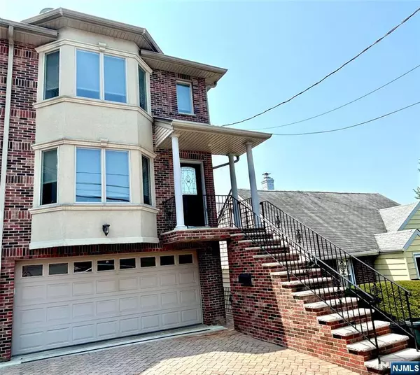 322 E Palisades BLVD #B, Palisades Park, NJ 07650
