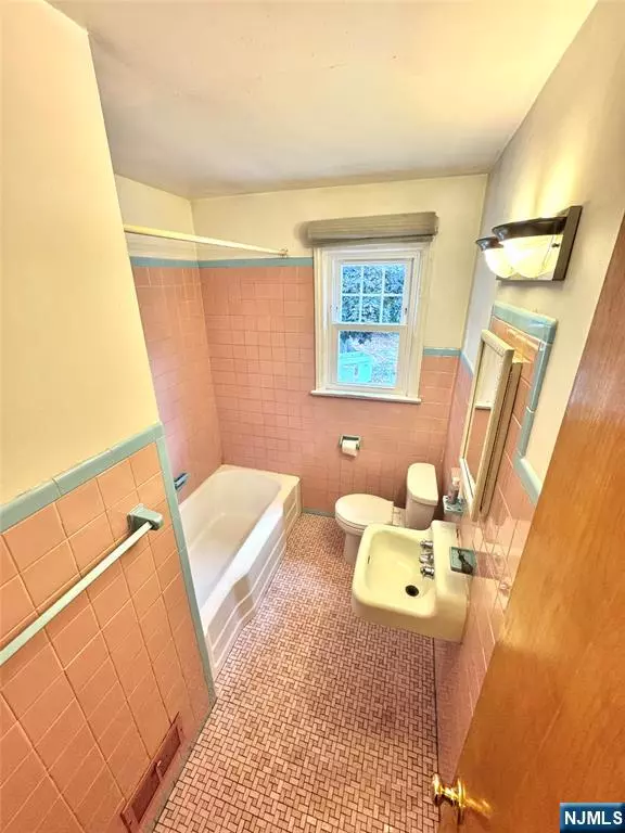 Garfield, NJ 07026,23 Center CT