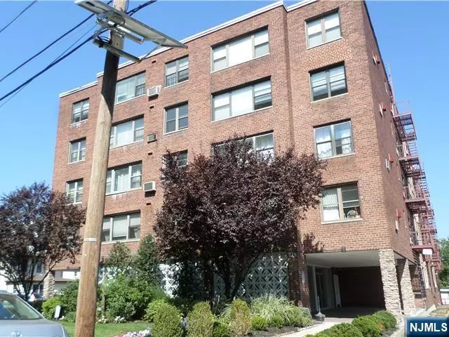 Fort Lee, NJ 07024,275 Hoym #4B