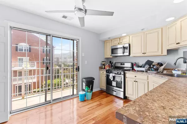 Newark, NJ 07103,37 Marrow ST #1706