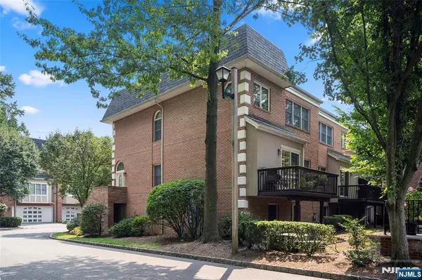 Cresskill, NJ 07626,139 Stonegate TRL