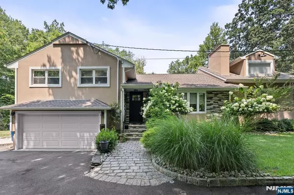 215 Davis AVE, Hackensack, NJ 07601
