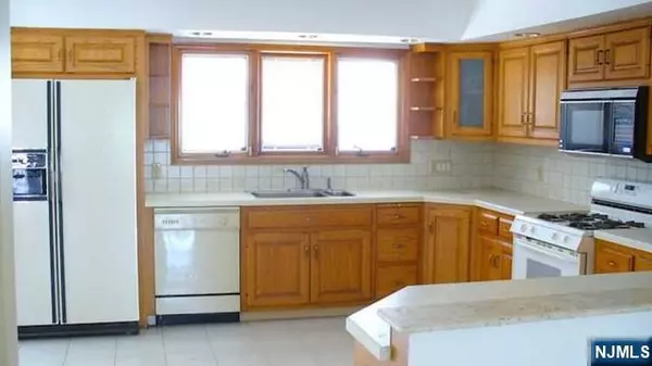 Cliffside Park, NJ 07010,284 Franklin AVE #B