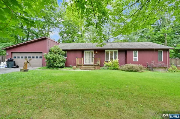 6 Dunham RD, West Milford, NJ 07421