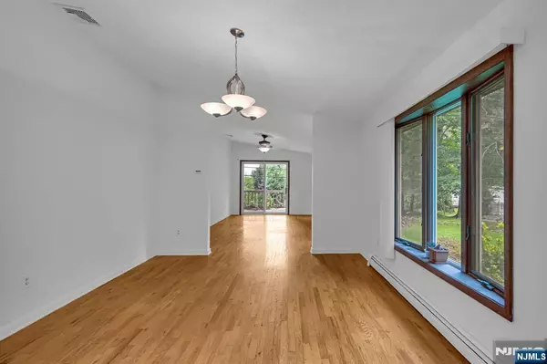 West Milford, NJ 07421,6 Dunham RD