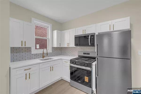 Perth Amboy, NJ 08861,863 State ST