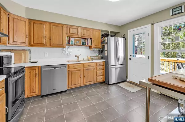 West Milford, NJ 07421,48 Bayonne DR