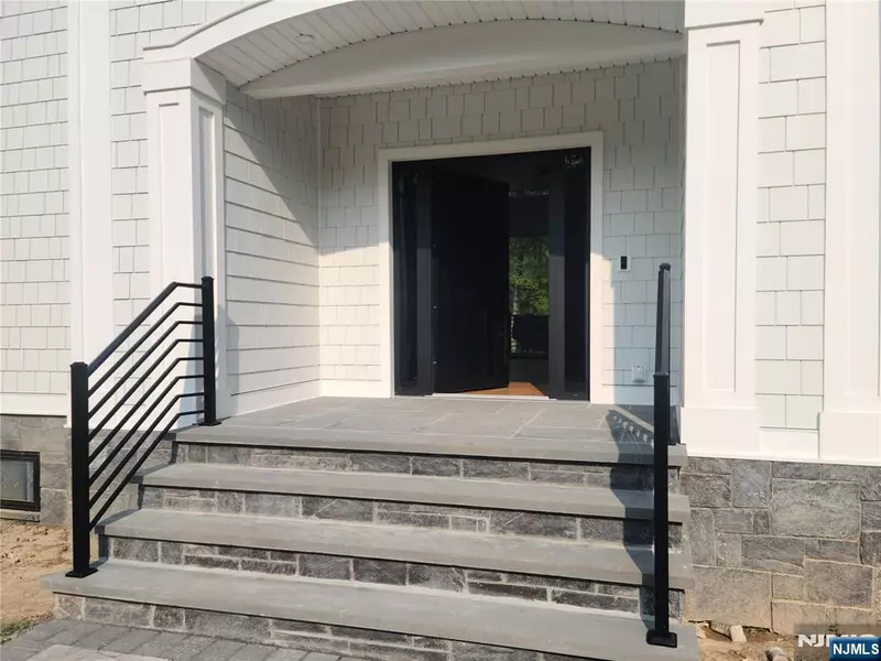 144 Dewolf RD, Old Tappan, NJ 07675